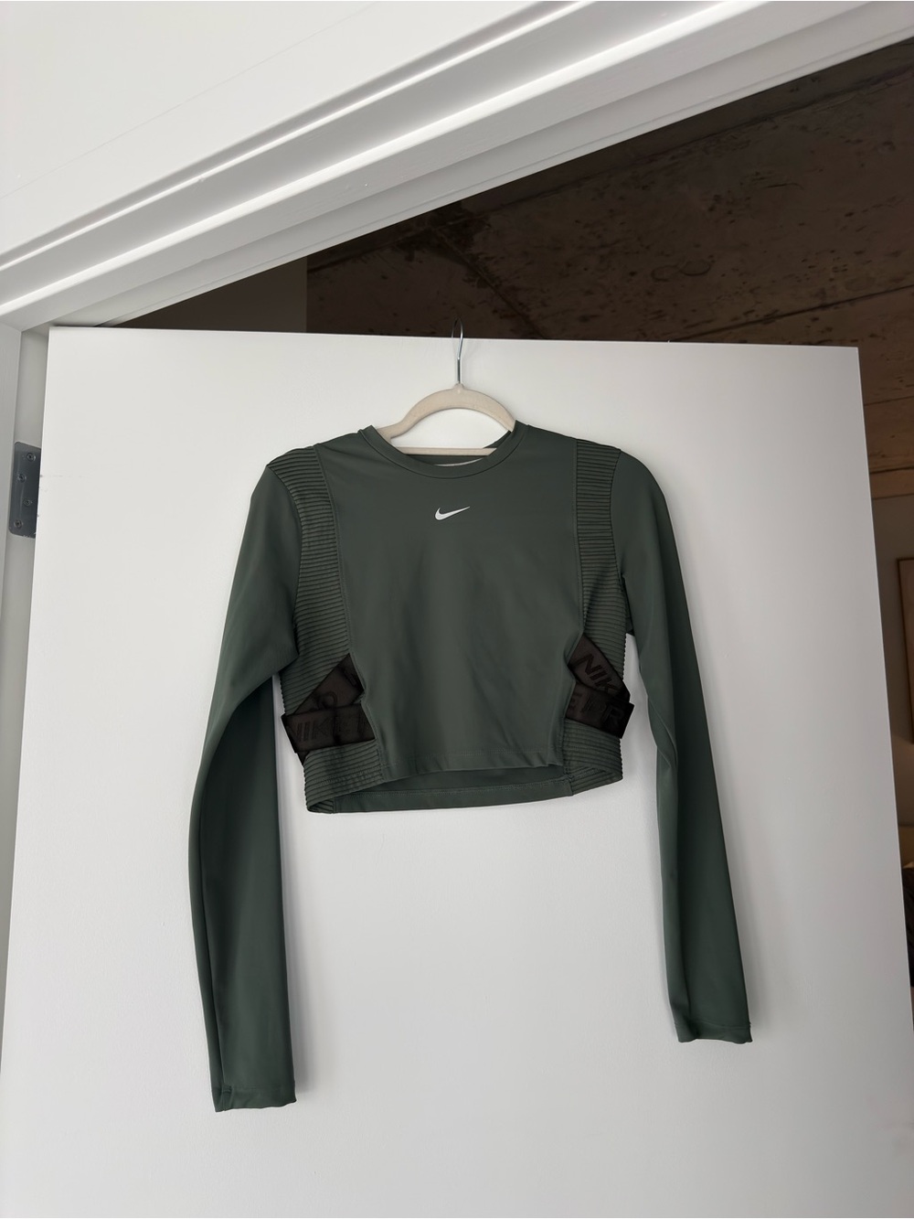Nike Olive Green Long-Sleeve Cropped Athletic Top Aeroadapt